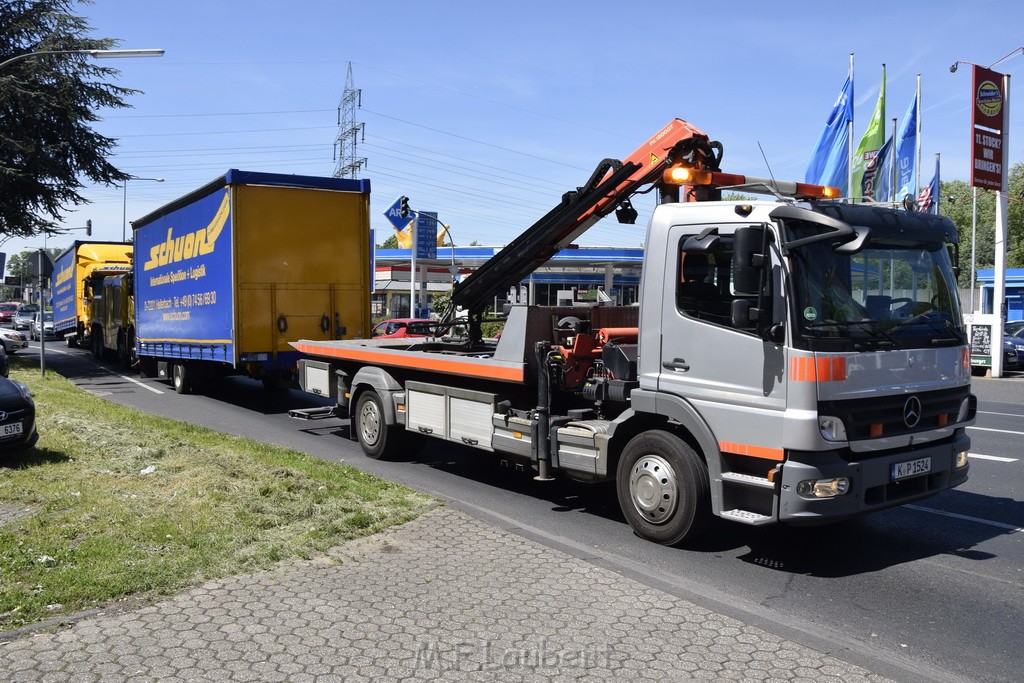 LKW in Boeschung A 3 Rich Frankfurt Hoehe Roesrath Lohmar P273.JPG - Miklos Laubert